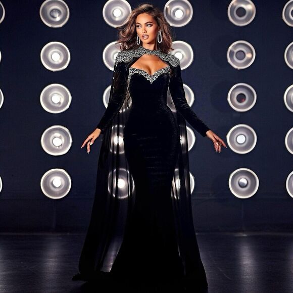 Portia and Scarlett Long Sleeve Gown with Cape PS23058 in Black Size 6 - Picture 1 of 16